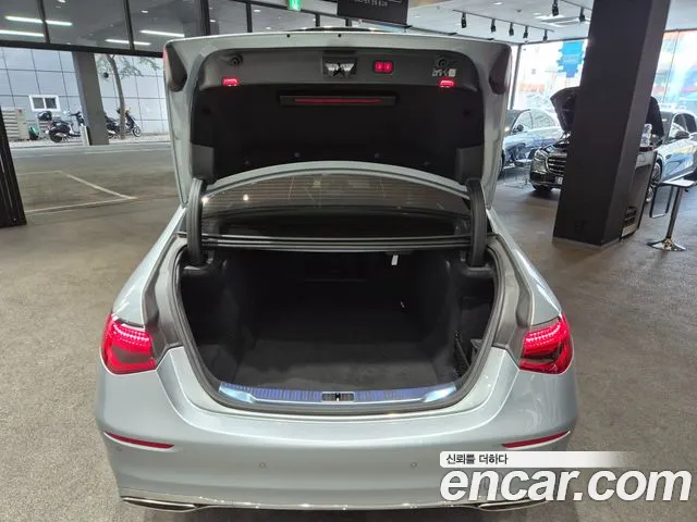 Mercedes-Benz S-Class — Фото автомобиля 15