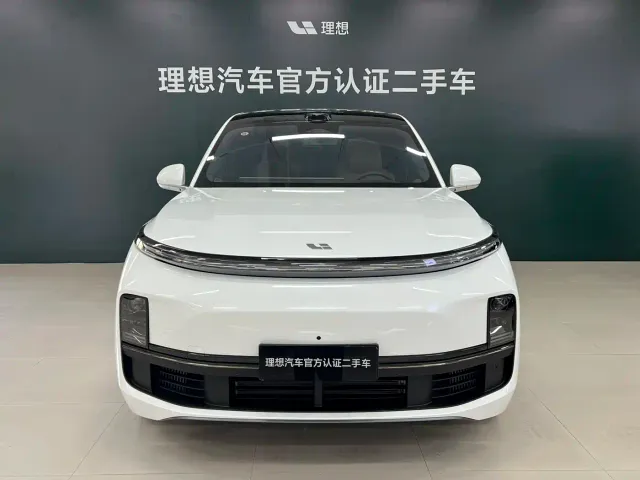 Li Auto L8 — Фото автомобиля 2
