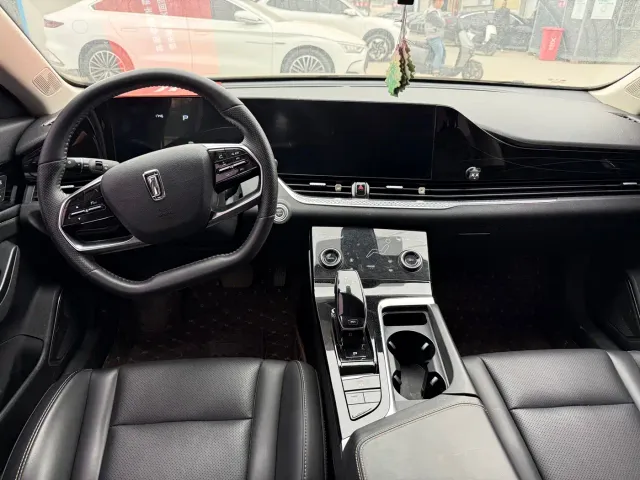 Bestune B70 — Фото автомобиля 6