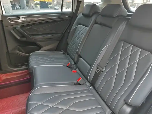 Volkswagen Tiguan L — Фото автомобиля 16
