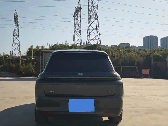 Li Auto L8 — Фото автомобиля 8