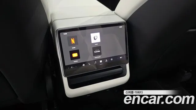 Tesla Model Y — Фото автомобиля 25