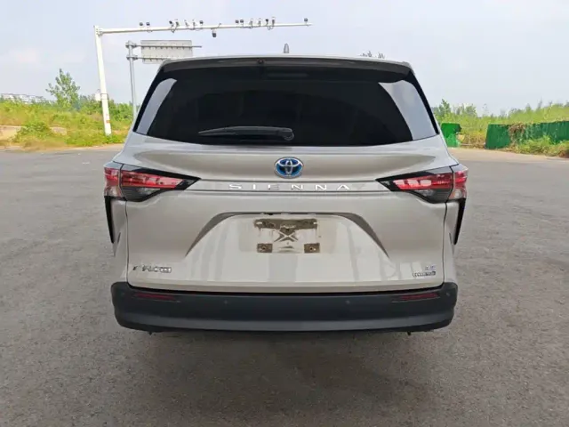Toyota Sienna — Фото автомобиля 5
