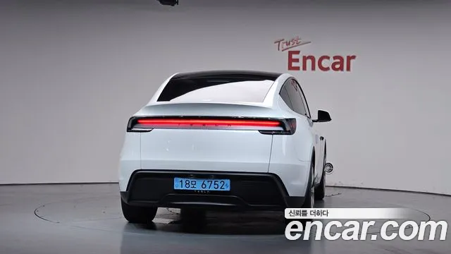 Tesla Model Y — Фото автомобиля 3