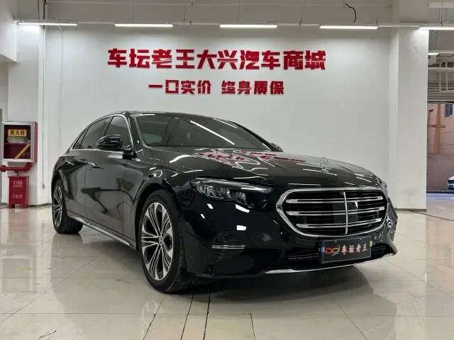 Mercedes-Benz E-Class — Фото автомобиля 3