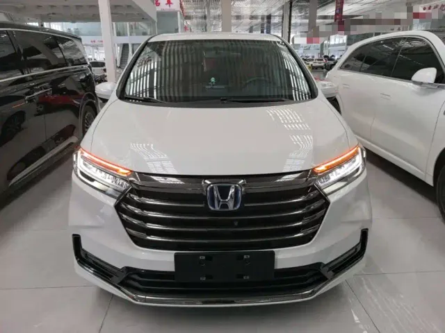 Honda Odyssey — Фото автомобиля 2