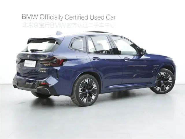 BMW iX3 — Фото автомобиля 4
