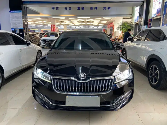 Skoda Superb — Фото автомобиля 2