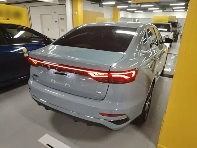 Geely Emgrand — Фото автомобиля 6