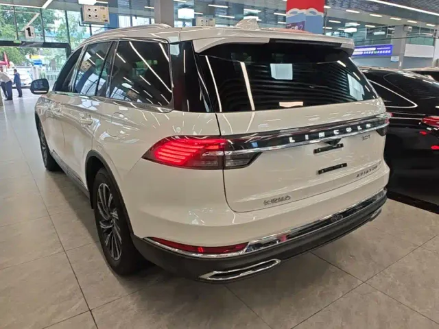 Lincoln Aviator — Фото автомобиля 4