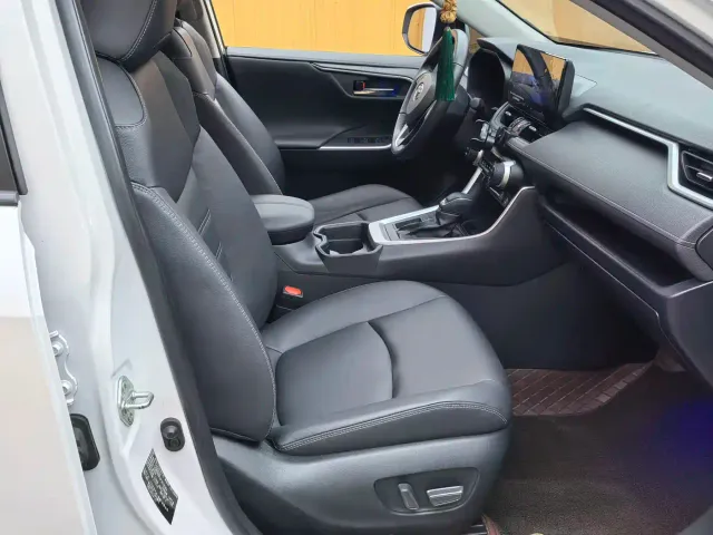 Toyota RAV4 — Фото автомобиля 7