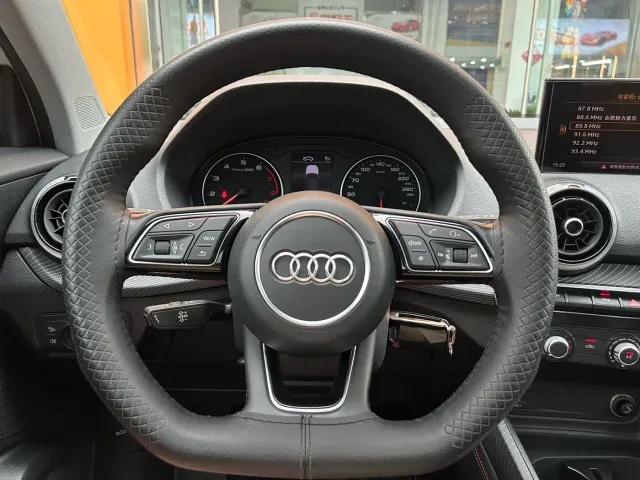 Audi Q2L — Фото автомобиля 21