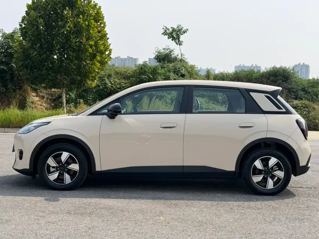 GAC Aion UT — Фото автомобиля 4