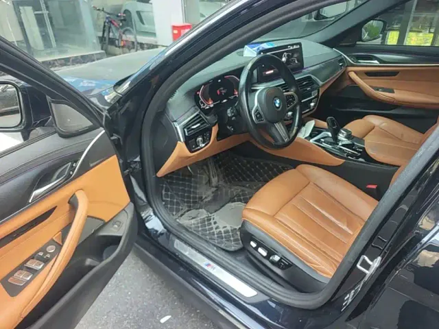 BMW 5 Series — Фото автомобиля 12