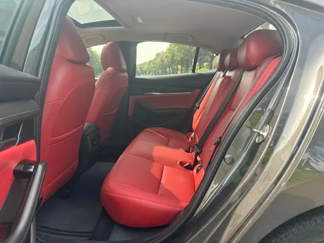 Mazda Axela — Фото автомобиля 5