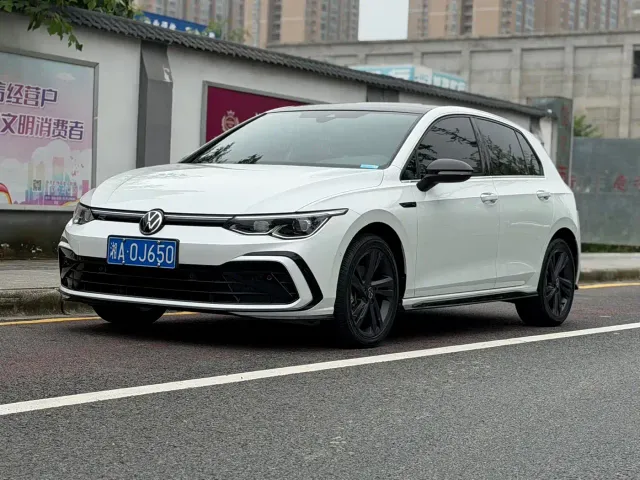 Фотография автомобиля — Volkswagen Golf