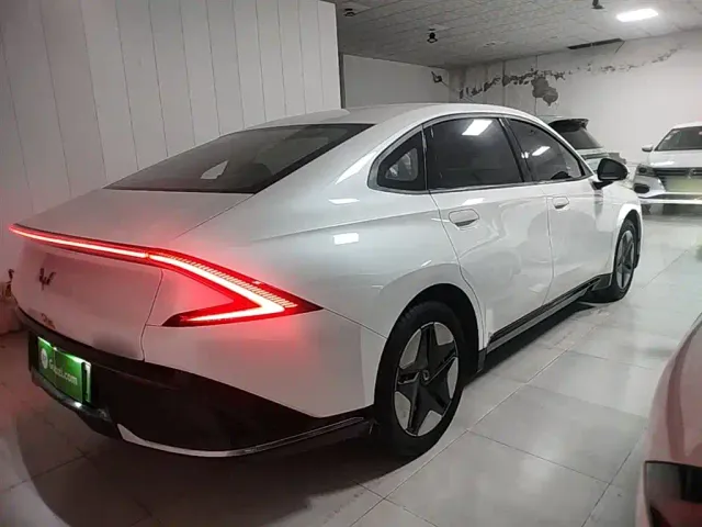 Wuling E5 — Фото автомобиля 6