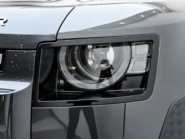 Land Rover Defender — Фото автомобиля 9