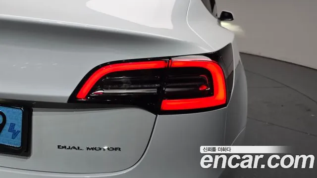 Tesla Model 3 — Фото автомобиля 7
