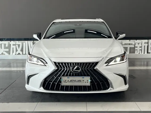 Lexus ES — Фото автомобиля 3