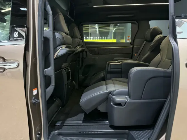 Toyota Alphard — Фото автомобиля 7