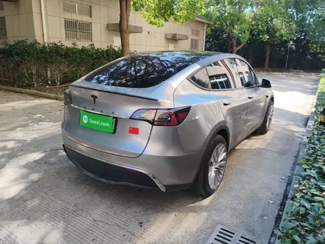 Tesla Model Y — Фото автомобиля 6