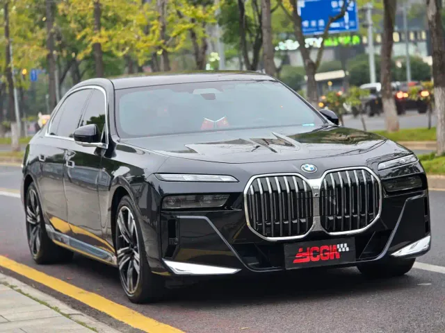 BMW 7 Series — Фото автомобиля 3