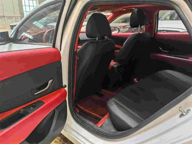 Hyundai Elantra — Фото автомобиля 6