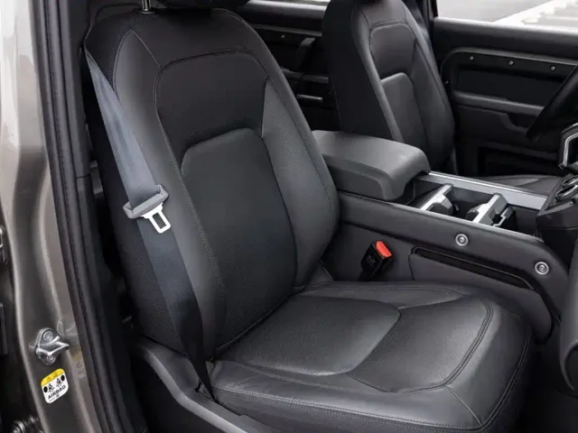 Land Rover Defender — Фото автомобиля 18