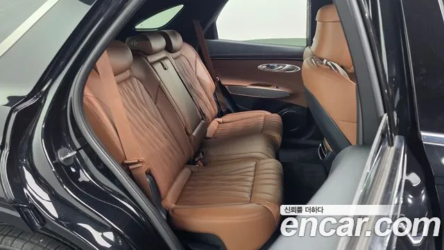 Genesis GV70 — Фото автомобиля 16