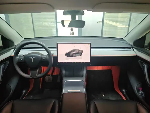 Tesla Model Y — Фото автомобиля 9