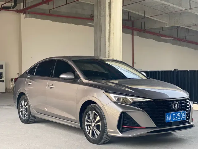 Changan Eado — Фото автомобиля 3