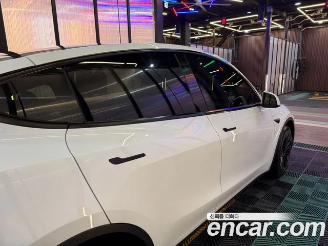 Tesla Model Y — Фото автомобиля 8