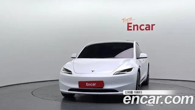 Tesla Model 3 — Фото автомобиля 3