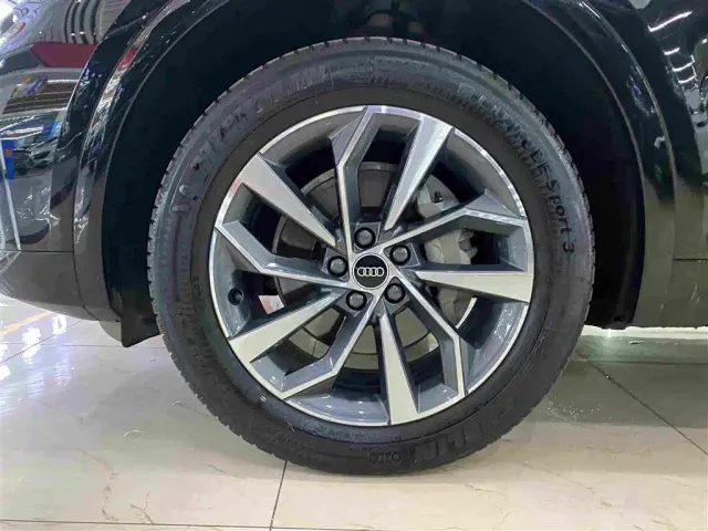 Audi Q5L — Фото автомобиля 5