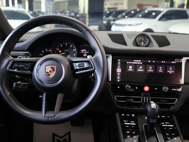 Porsche Macan — Фото автомобиля 12