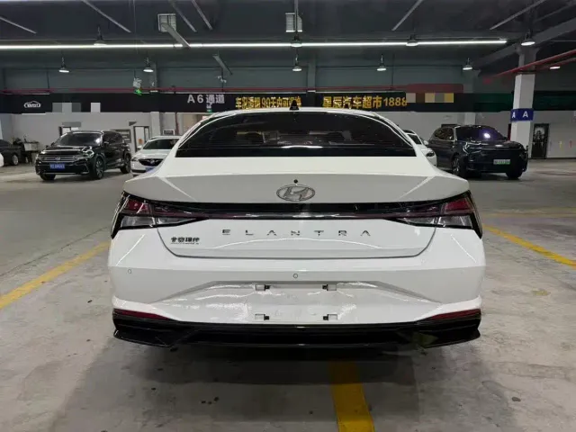 Hyundai Elantra — Фото автомобиля 8