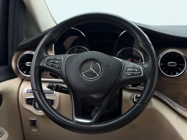 Mercedes-Benz V-Class — Фото автомобиля 17
