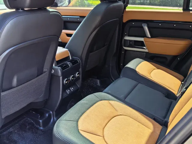 Land Rover Defender — Фото автомобиля 11