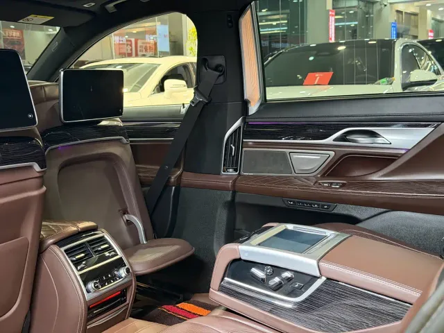 BMW BMW 7 Series 2021 Model 740Li Premium M Sport Package — Фото автомобиля 18