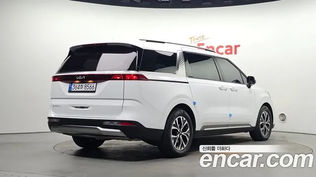 Kia Carnival — Фото автомобиля 2