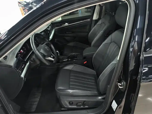 Volkswagen Passat — Фото автомобиля 14