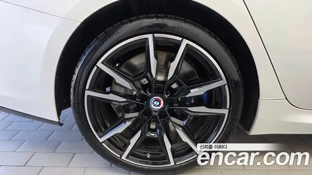 BMW 8 Series G15 — Фото автомобиля 5