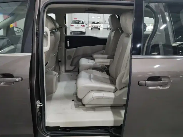 Buick Buick GL8 2023 Model Land Business Class Comfort — Фото автомобиля 15