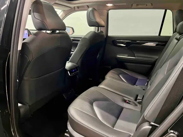 Toyota Highlander — Фото автомобиля 11