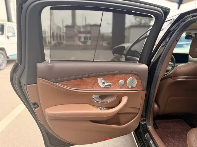 Mercedes-Benz E-Class — Фото автомобиля 16