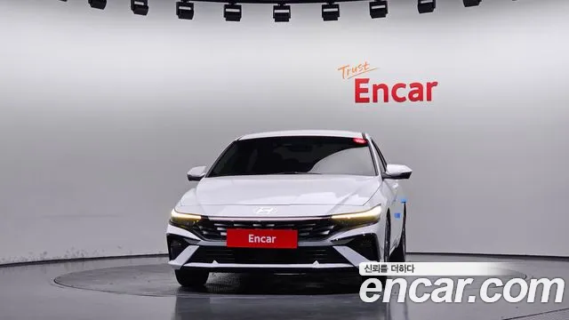 Hyundai Avante CN7 — Фото автомобиля 3