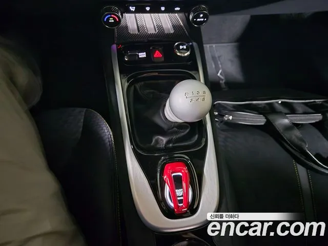 Lotus Emira — Фото автомобиля 15