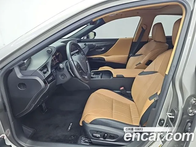 Lexus ES — Фото автомобиля 14