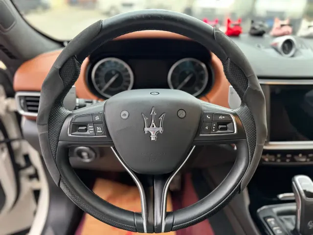 Maserati Levante — Фото автомобиля 11